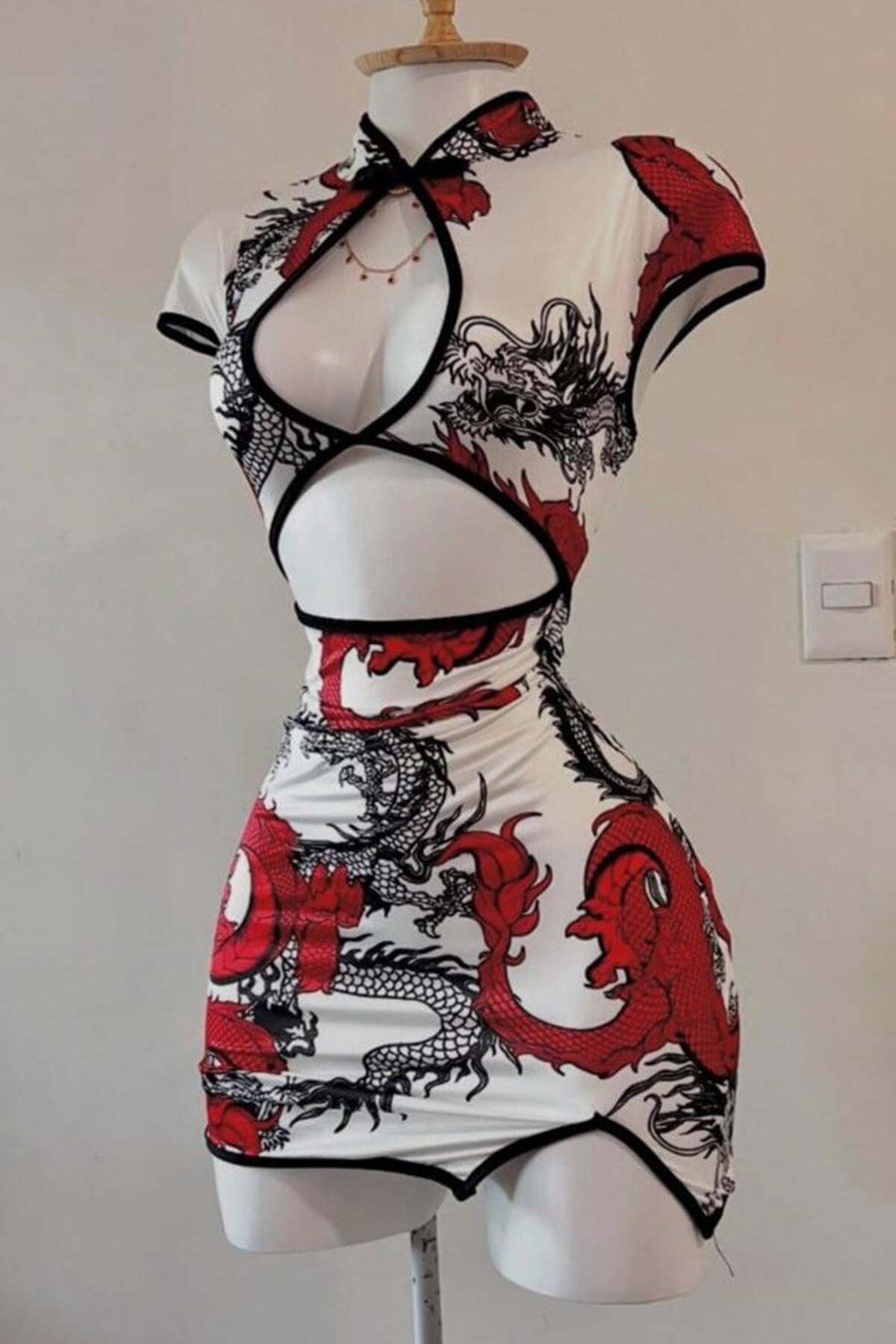 Beyaz Ejderha Motifli Pencere Detaylı Şeritli Qipao Elbise - None Wear